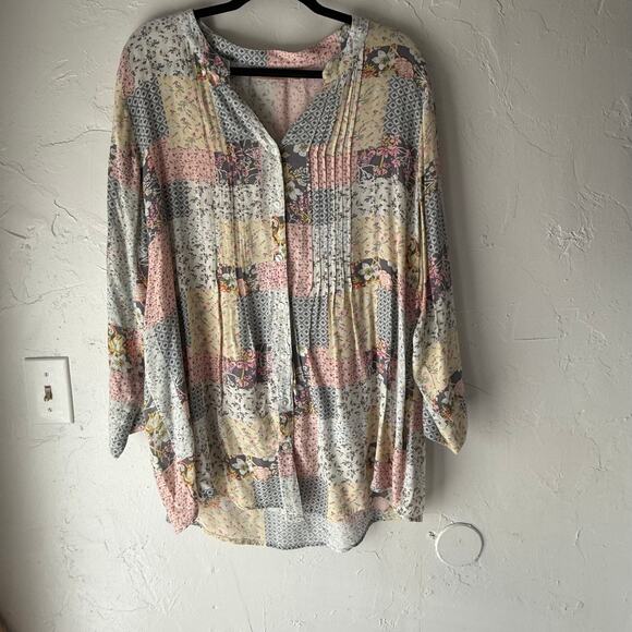 LA CERA Plus 1X Floral Cottage Pastel Patchwork Rayon 3/4 Sleeve Lightweight Top - Picture 2 of 8